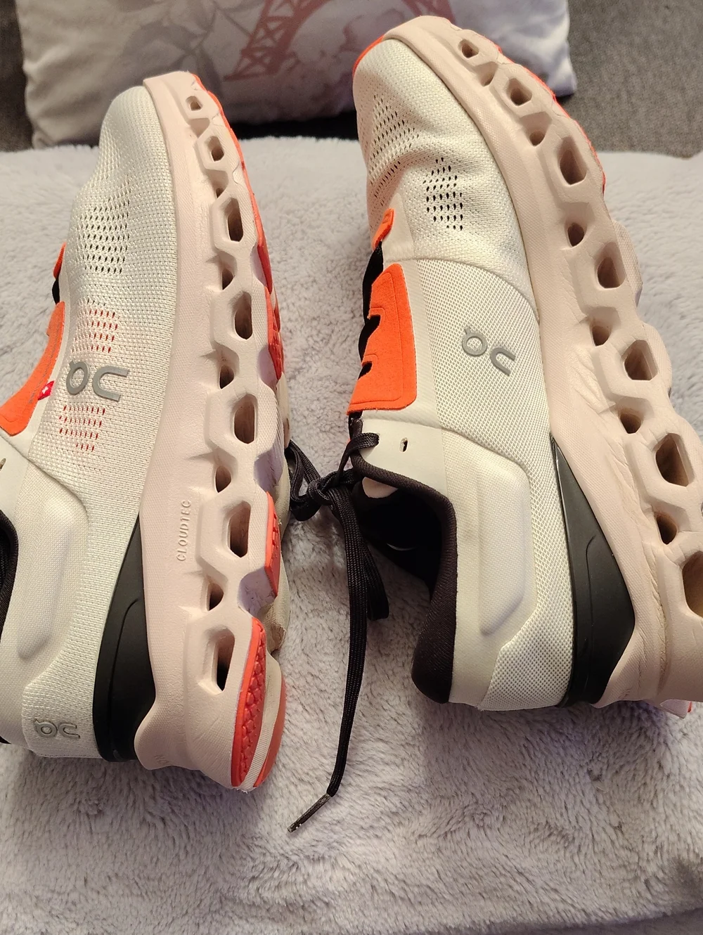 On Cloud Woman Shoes  White and Orange Athletic Youth Comfort Running Shoes